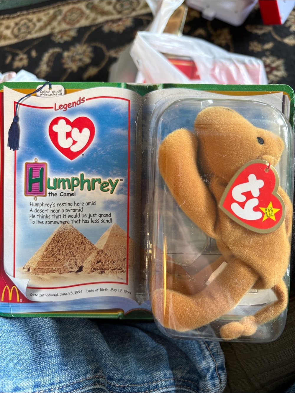 Ty Humphrey Camel Beanie Baby – Tan Plush with Heart Tag
